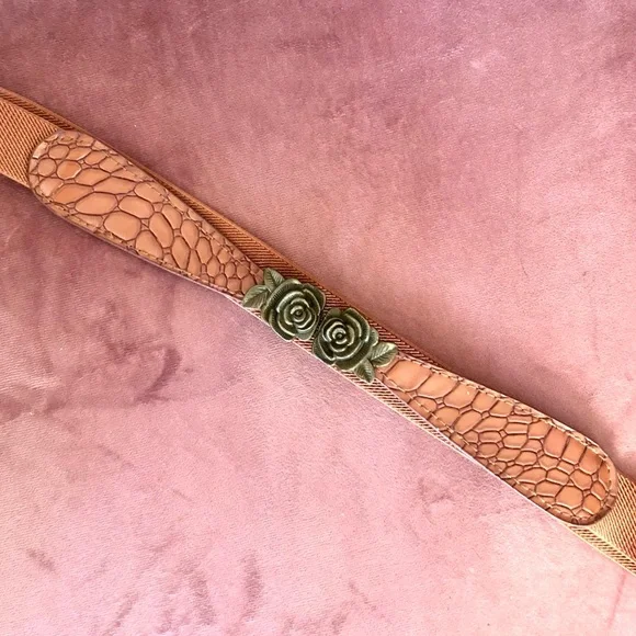 ModCloth Rose Interlocking Belt - Picture 2 of 5